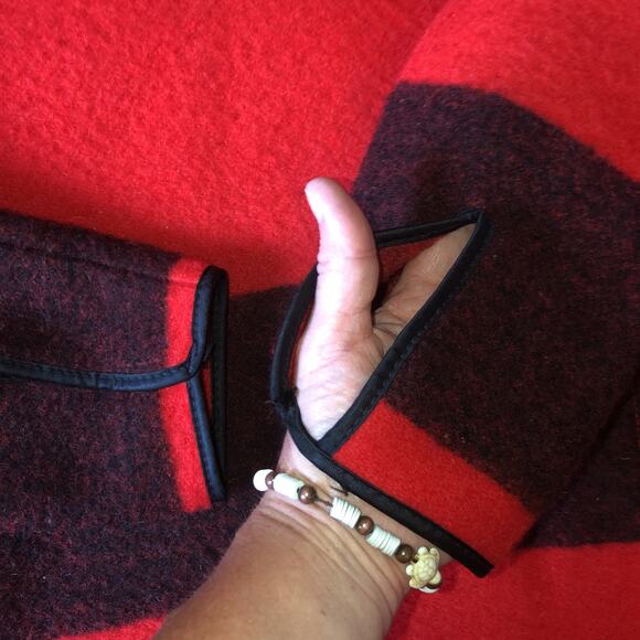 Vintage 70s Woolrich Red & black Wool Stripe Pullover, snap closing size small - Picture 6 of 9